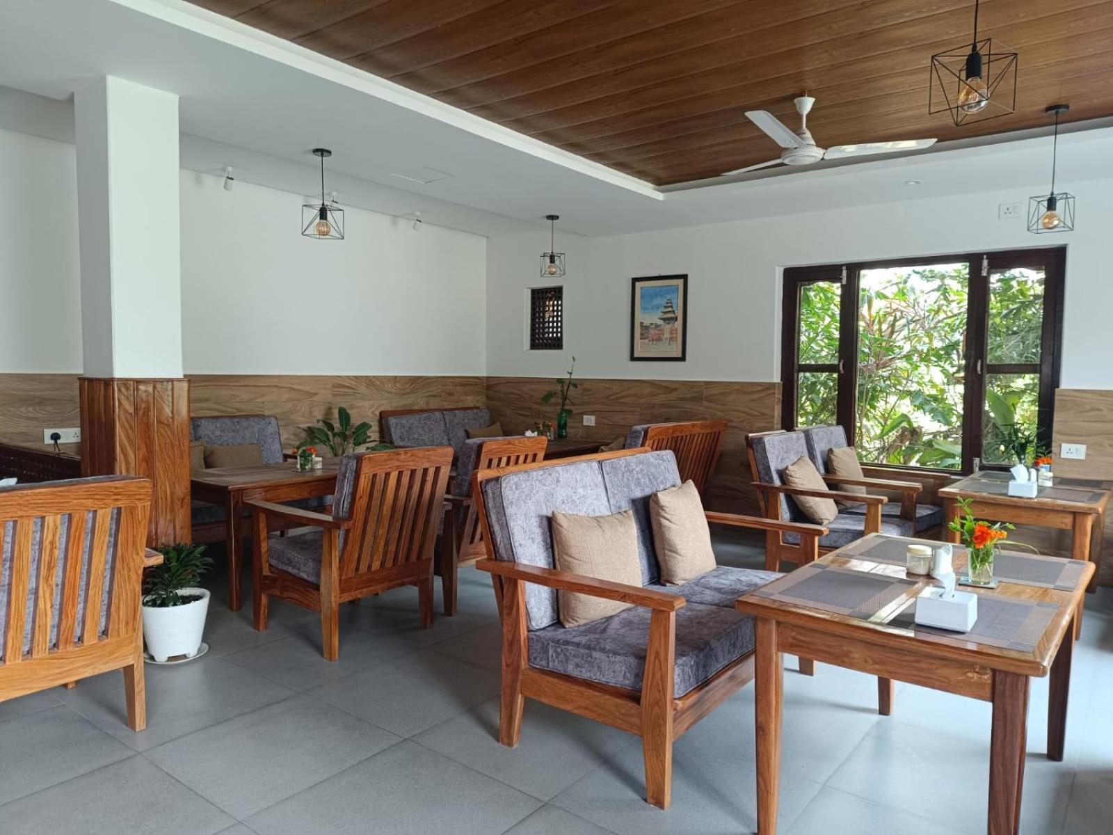 The Mountain House Hotel Pokhara Exterior photo