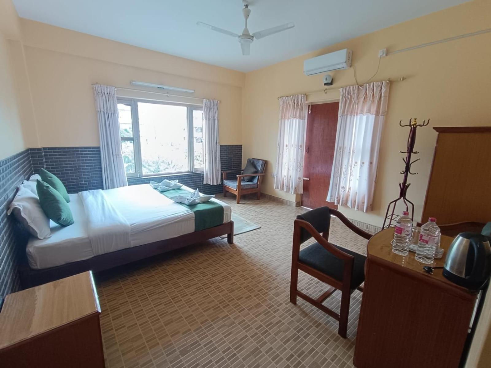 The Mountain House Hotel Pokhara Exterior photo