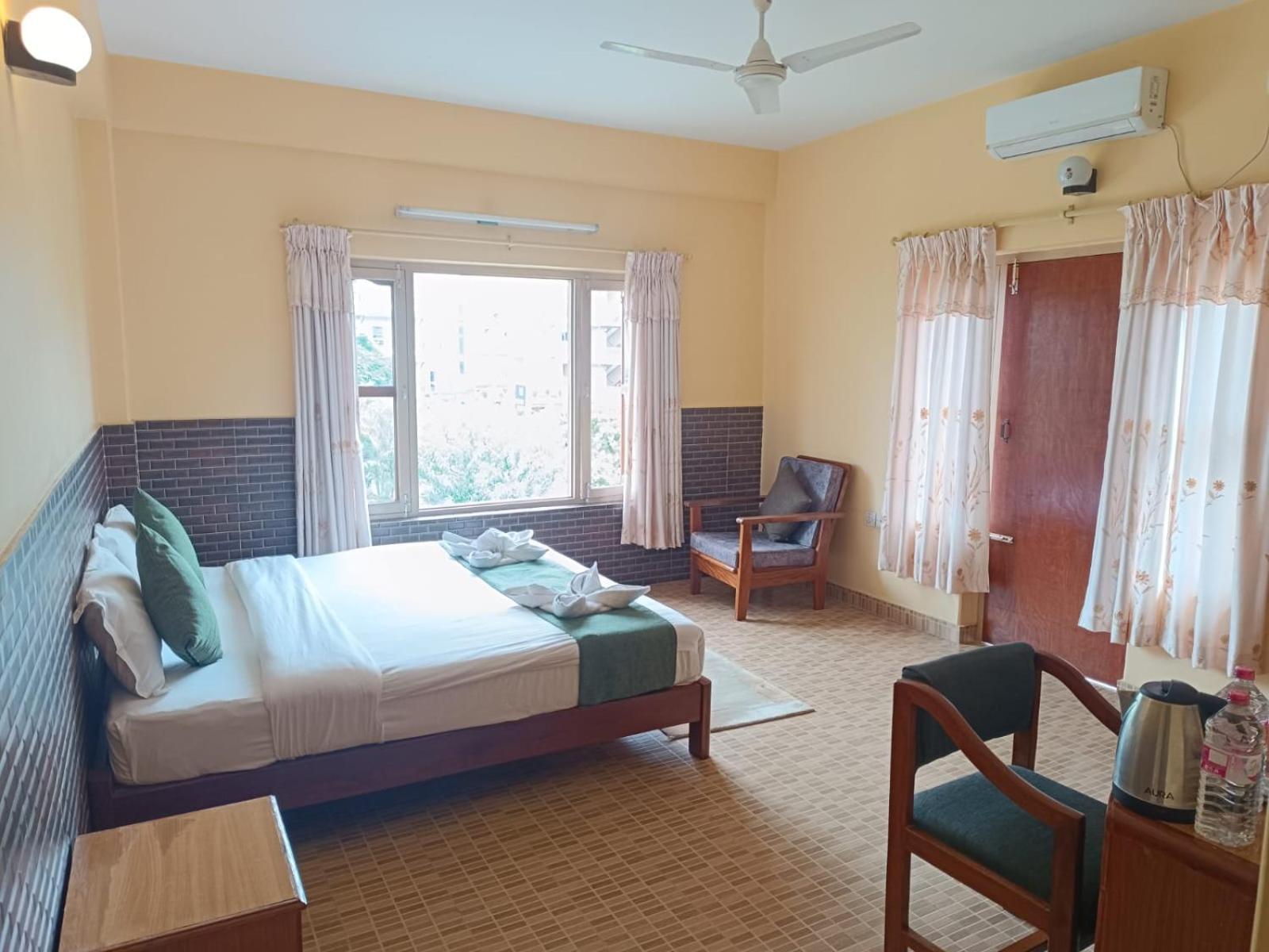 The Mountain House Hotel Pokhara Exterior photo