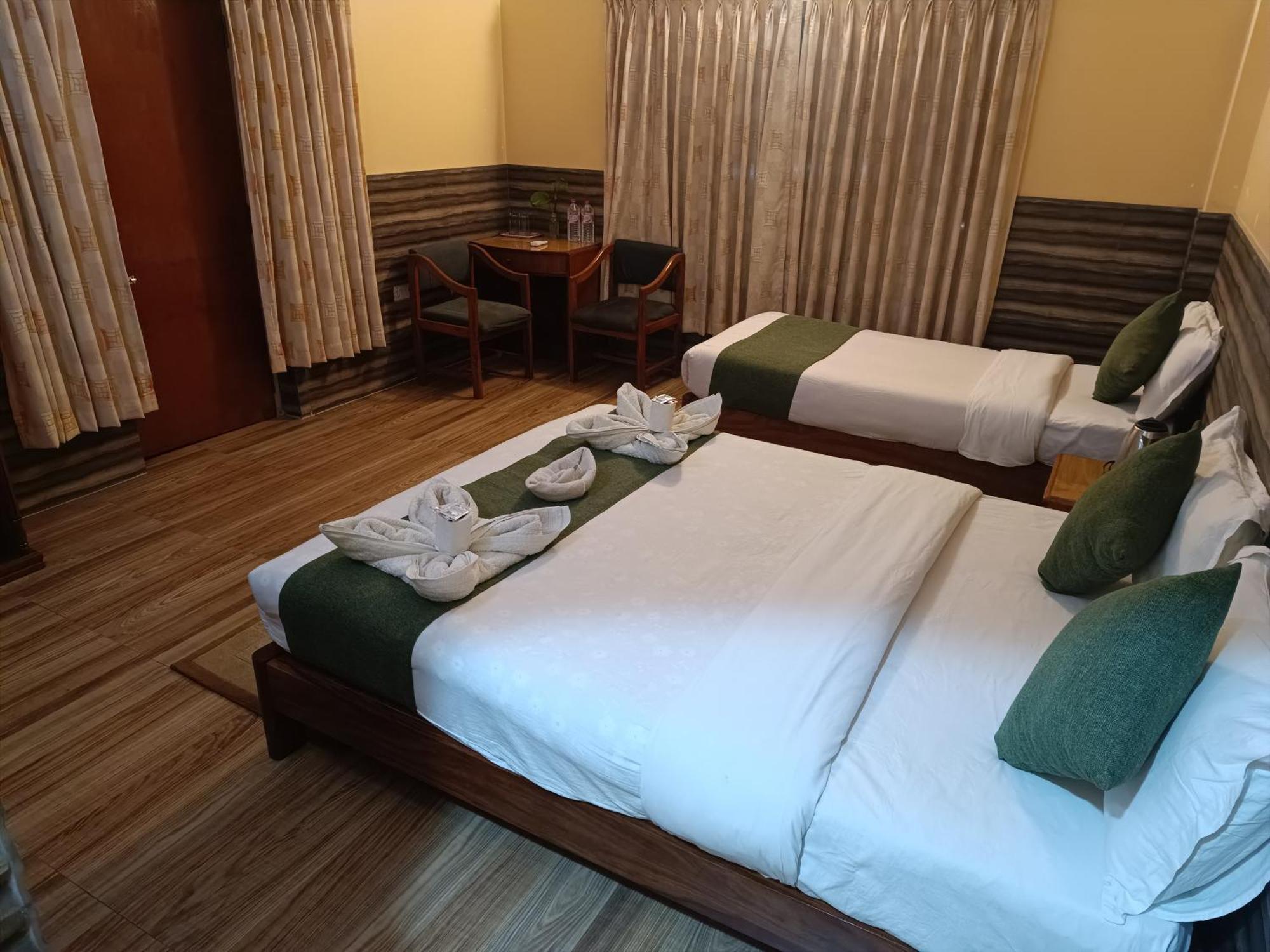 The Mountain House Hotel Pokhara Exterior photo