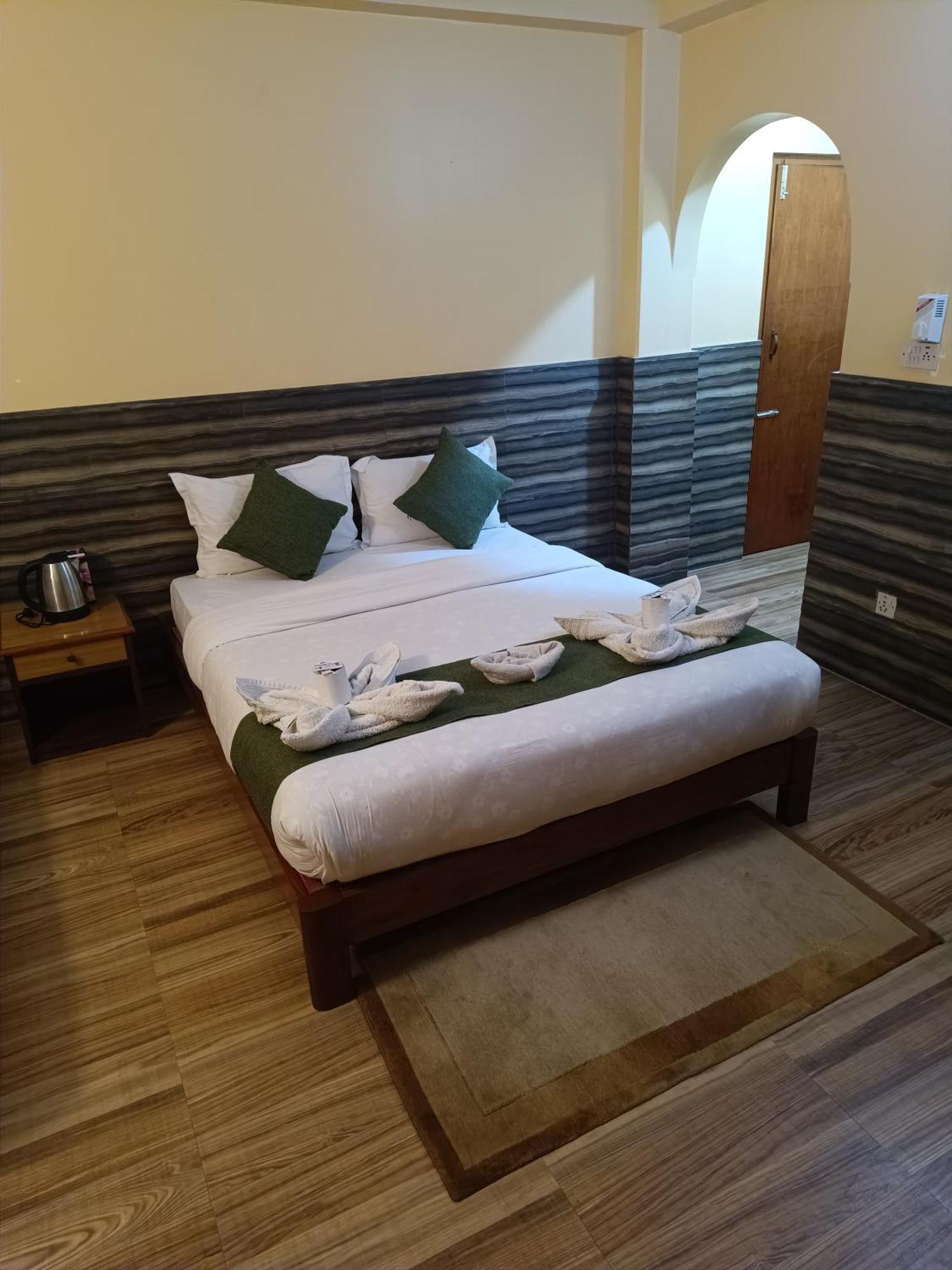 The Mountain House Hotel Pokhara Exterior photo
