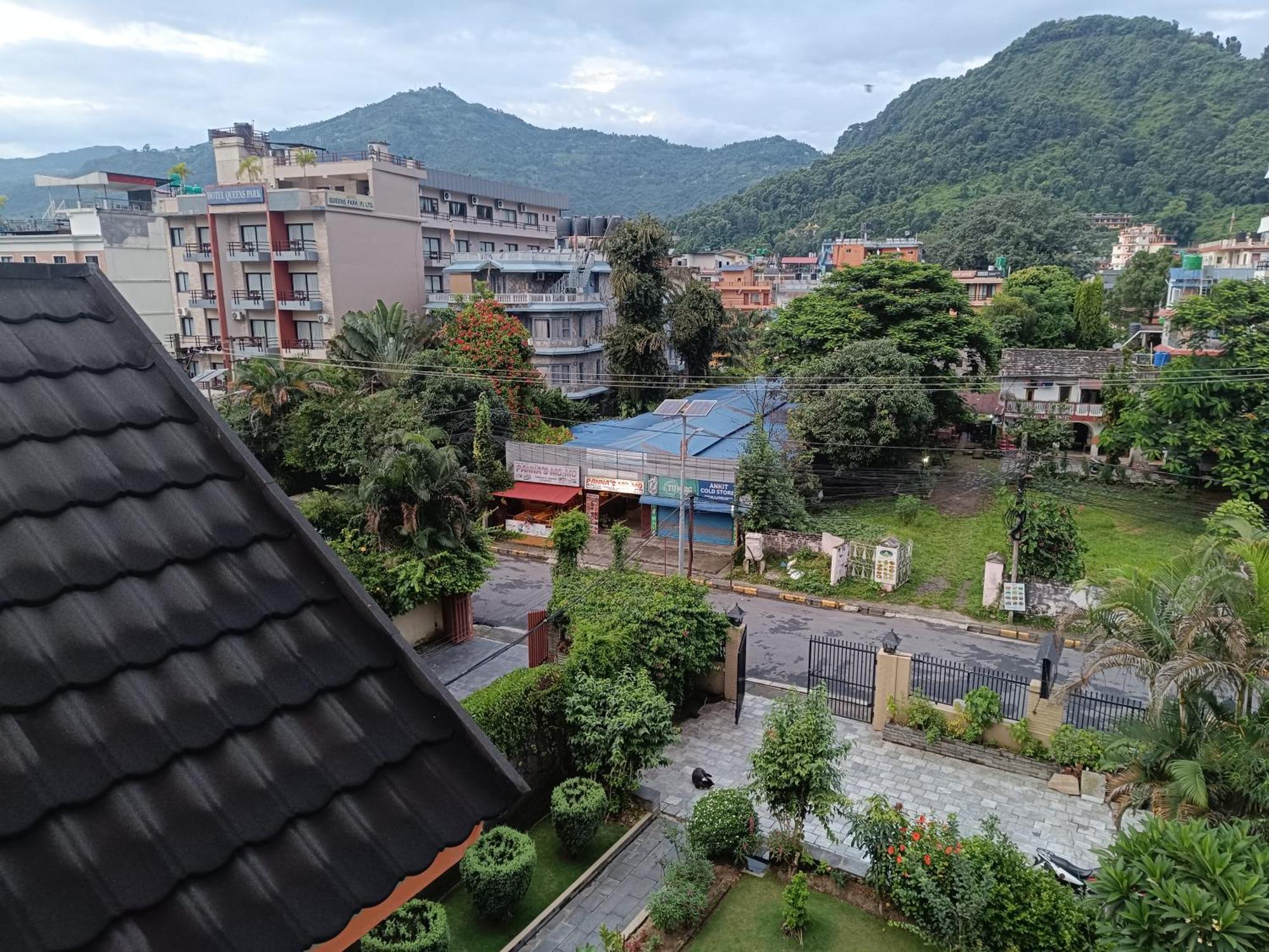 The Mountain House Hotel Pokhara Exterior photo