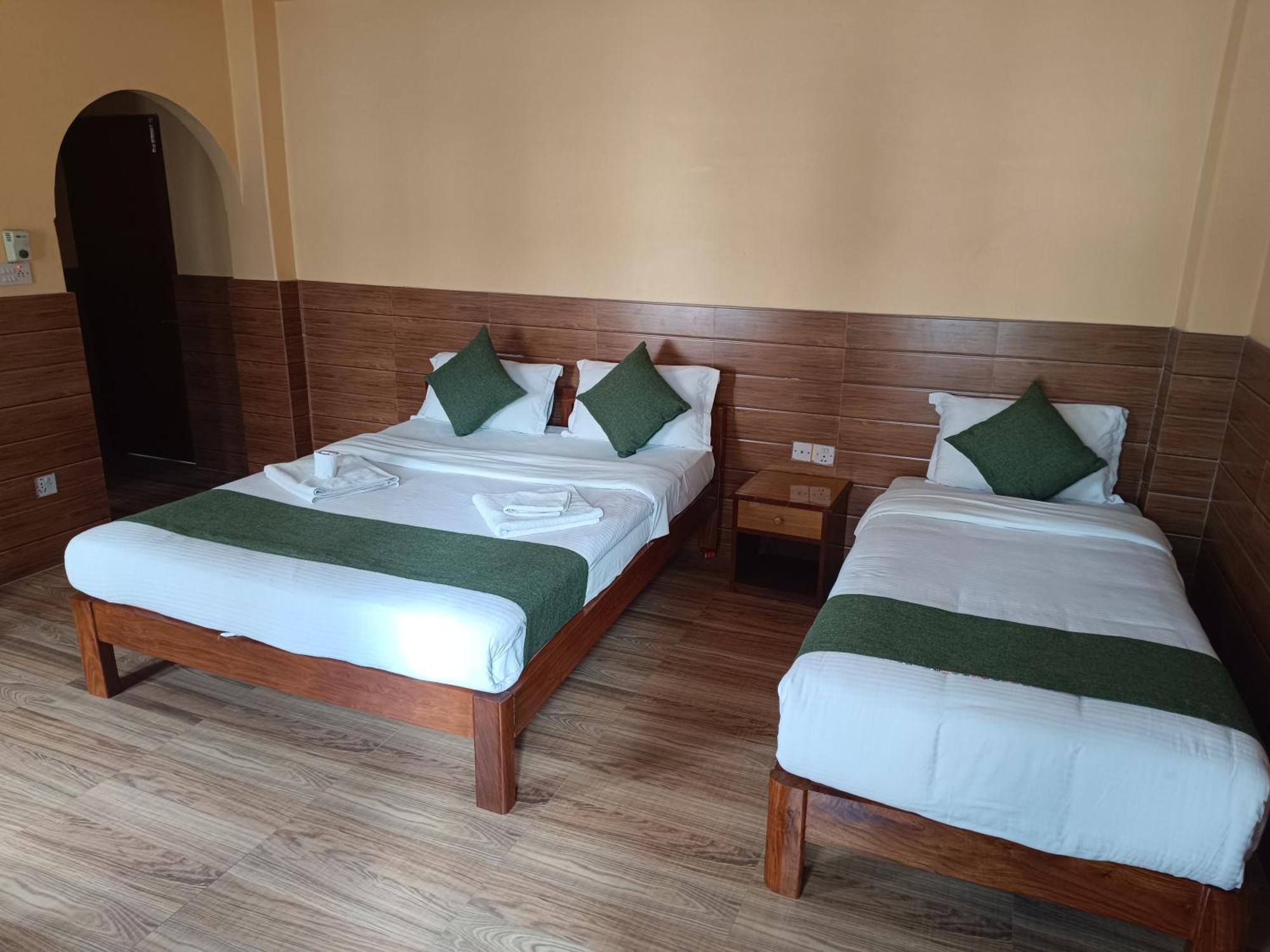 The Mountain House Hotel Pokhara Exterior photo